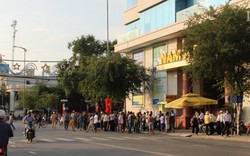 Nha Trang: Một chủ khách sạn đặt quan tài trước ngân hàng