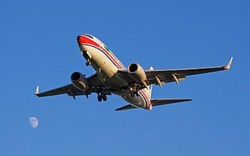 TQ: Nữ hành khách mở cửa máy bay đòi tự tử