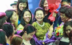 Khánh Ly bị khán giả Hà Nội vây kín sau đêm diễn