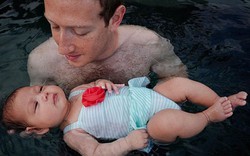 Ông chủ Facebook hào hứng khoe ảnh con gái học bơi