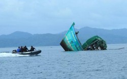 Tàu cá Trung Quốc chở 10 người lật úp ngoài khơi Hàn Quốc