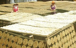 Làng chuối khô, bánh tráng “hốt bạc” dịp Tết