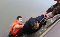 Trung Quốc: Cắt 'của quý' chồng rồi nhảy sông tự tử