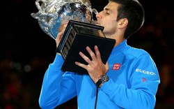 Ẵm 2,4 triệu USD, Djokovic áp sát Federer