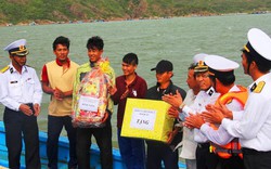 Tàu cá cùng 5 ngư dân Khánh Hòa thoát chết trên biển
