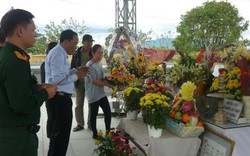 Người dân viếng mộ ông Nguyễn Bá Thanh ngày giỗ đầu