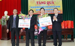 Tặng quà Tết cho nông dân nghèo Hưng Yên