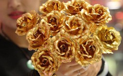 Trung Quốc: Rộ mốt hoa hồng bằng vàng làm quà tặng Valentine