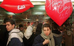 Iran cấm ngày Valentine để ngăn chặn "văn hóa suy đồi"