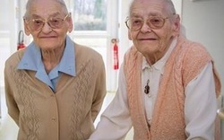 Chị em sinh đôi 104 tuổi chia sẻ bí quyết sống lâu