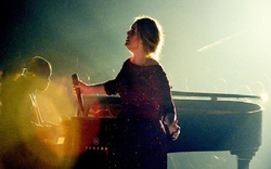 Adele thấy mình hoen ố vì trình diễn lỗi tại Grammy