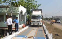 Bình Định: Thanh tra, CSGT cho xe có dấu hiệu quá tải “lọt” trạm cân
