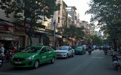 Nhà xe dùng taxi, xe ôm đối phó lệnh cấm từ Bí thư Thăng