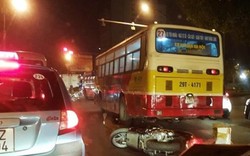 Hà Nội: Một đêm 3 vụ tai nạn giao thông nghiêm trọng