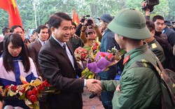 Chủ tịch HN Nguyễn Đức Chung tiễn tân binh lên đường nhập ngũ