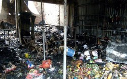 Nghệ An: Chợ thị xã cháy lớn, 10 ki ốt bị thiêu rụi
