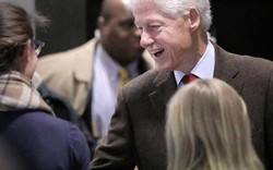 Hơn 45.000 người ký đơn đòi bắt ông Bill Clinton