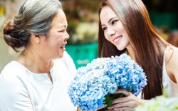Á khôi Lệ Quyên cùng mẹ dạo chợ hoa ngày 8.3