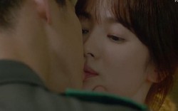 Cận cảnh màn "khóa môi" của Song Hye Kyo với trai trẻ