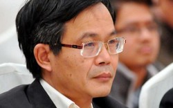 Nhà báo Trần Đăng Tuấn - ứng cử viên ĐBQH làm thơ trên điện thoại