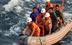 Tàu cá chở 9 ngư dân bị chìm trên biển Đà Nẵng