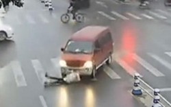 Video: Cô gái TQ bị xe hơi chẹt trong 48 giây