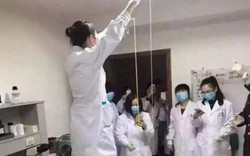 Kinh hãi sán dài 5 mét trong ruột người "nghiện" đồ sống