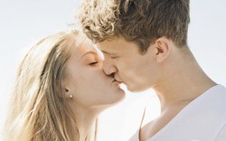 Vì sao khi hôn thường nhắm mắt?