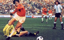 Clip: Những pha xử lý bóng để đời của Johan Cruyff