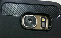 Samsung Galaxy S7 liên tiếp vỡ kính camera sau