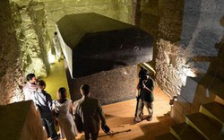 24 quan tài đen nặng trăm tấn gần kim tự tháp Ai Cập