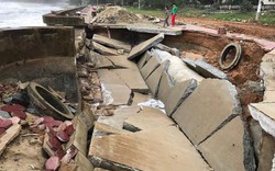 Quảng Ngãi: Huyện cầu cứu tỉnh vì kè vỡ, đường sụp do sóng biển