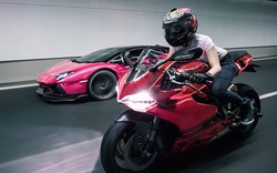 Nữ biker Singapore cầm lái Ducati "vờn" Lamborghini