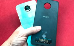 Cận cảnh Moto Z siêu mỏng, cùng Moto Mods độc đáo