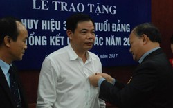 Bộ trưởng Nguyễn Xuân Cường vinh dự nhận Huy hiệu 30 năm tuổi Đảng