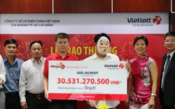 Vietlott trao thưởng Jackpot cho khách hàng trúng hơn 30 tỷ đồng