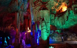 Vẻ đẹp kỳ ảo ở hang động với truyền thuyết Từ Thức gặp tiên ở xứ Thanh