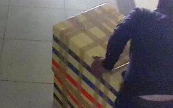 Camera ghi hình nghi phạm kéo thùng xốp chứa thi thể nữ sinh lớp 9