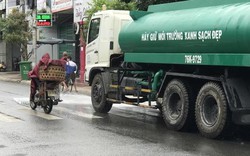 Quảng Ngãi: Trời mưa vẫn cho xe phun nước trên đường nội thành