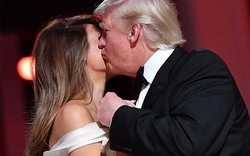 Vợ chồng Tổng thống Mỹ Trump tình tứ trong tiệc khiêu vũ