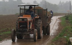 Bão lũ “chặt đứt” con đường  nông thôn mới