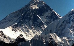 Động đất làm lùn cả đỉnh núi cao nhất thế giới Everest?