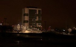 Video: Tòa nhà 10 tầng ở Mỹ hóa gạch vụn trong 5 giây
