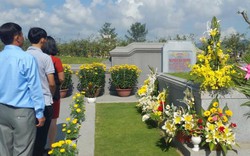 Đà Nẵng: Đầu năm, người dân viếng mộ tưởng nhớ ông Nguyễn Bá Thanh