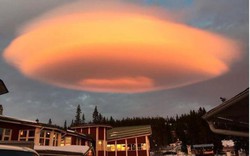 Mây khổng lồ hình UFO “chiếm lĩnh” bầu trời Thuỵ Điển