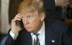 Bị ngăn cản Donald Trump vẫn “trung thành” với Galaxy S4