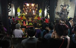 Sợ "sao La Hầu chiếu mệnh", dân ùn ùn tới chùa Phúc Khánh giải hạn