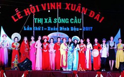 Đội gió đội mưa dự thi người đẹp ở xứ “hoa vàng cỏ xanh”