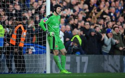 Clip Petr Cech mắc lỗi ngớ ngẩn biếu bàn thắng cho Chelsea