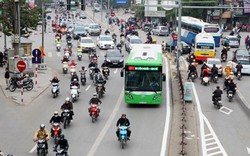 Khách đi buýt nhanh BRT tăng trong ngày đầu tiên thu phí